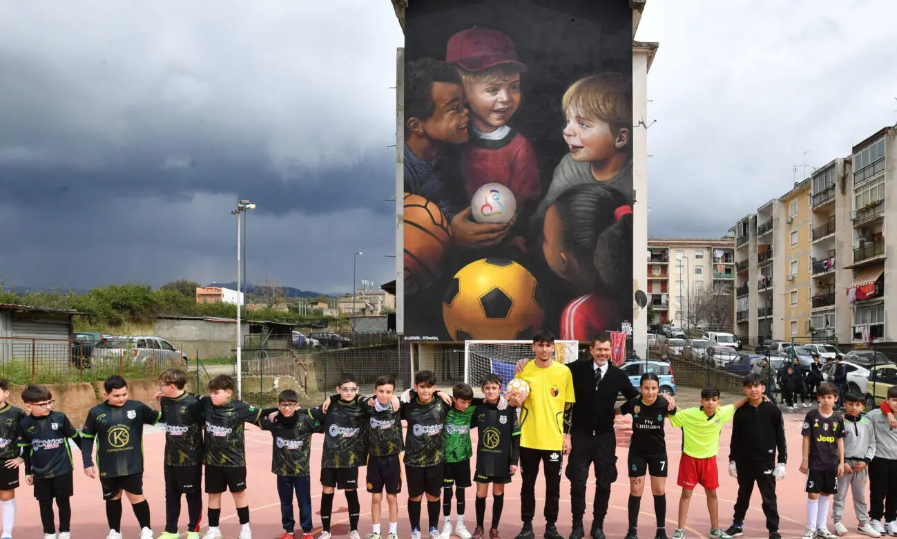 Inaugurato ad Arghillà il grande murales antirazzista realizzato dalla Città Metropolitana con Unar