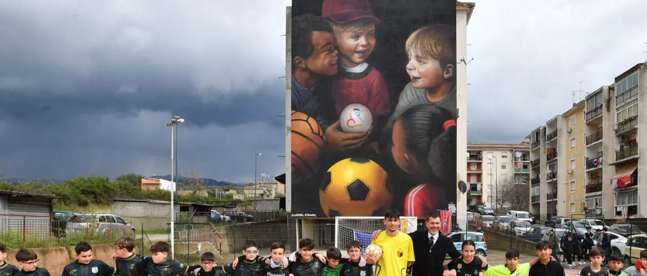 Inaugurato ad Arghillà il grande murales antirazzista realizzato dalla Città Metropolitana con Unar