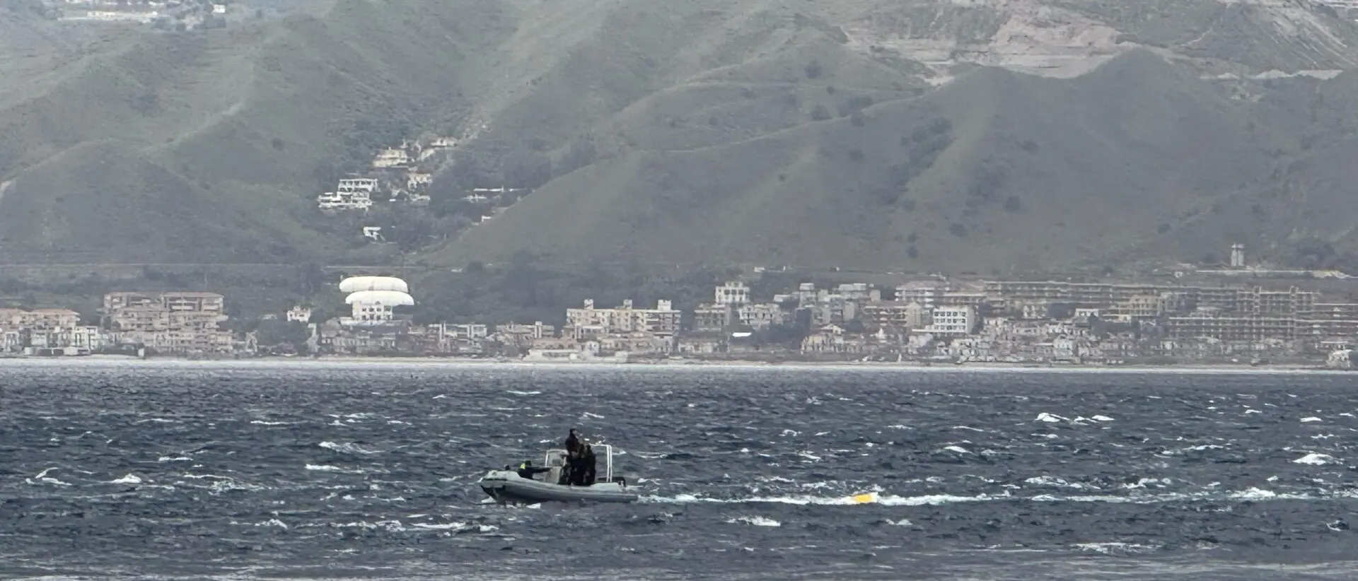 Tentato suicidio in mare a Pezzo di Villa San Giovanni: uomo salvato tra le onde da una pilotina