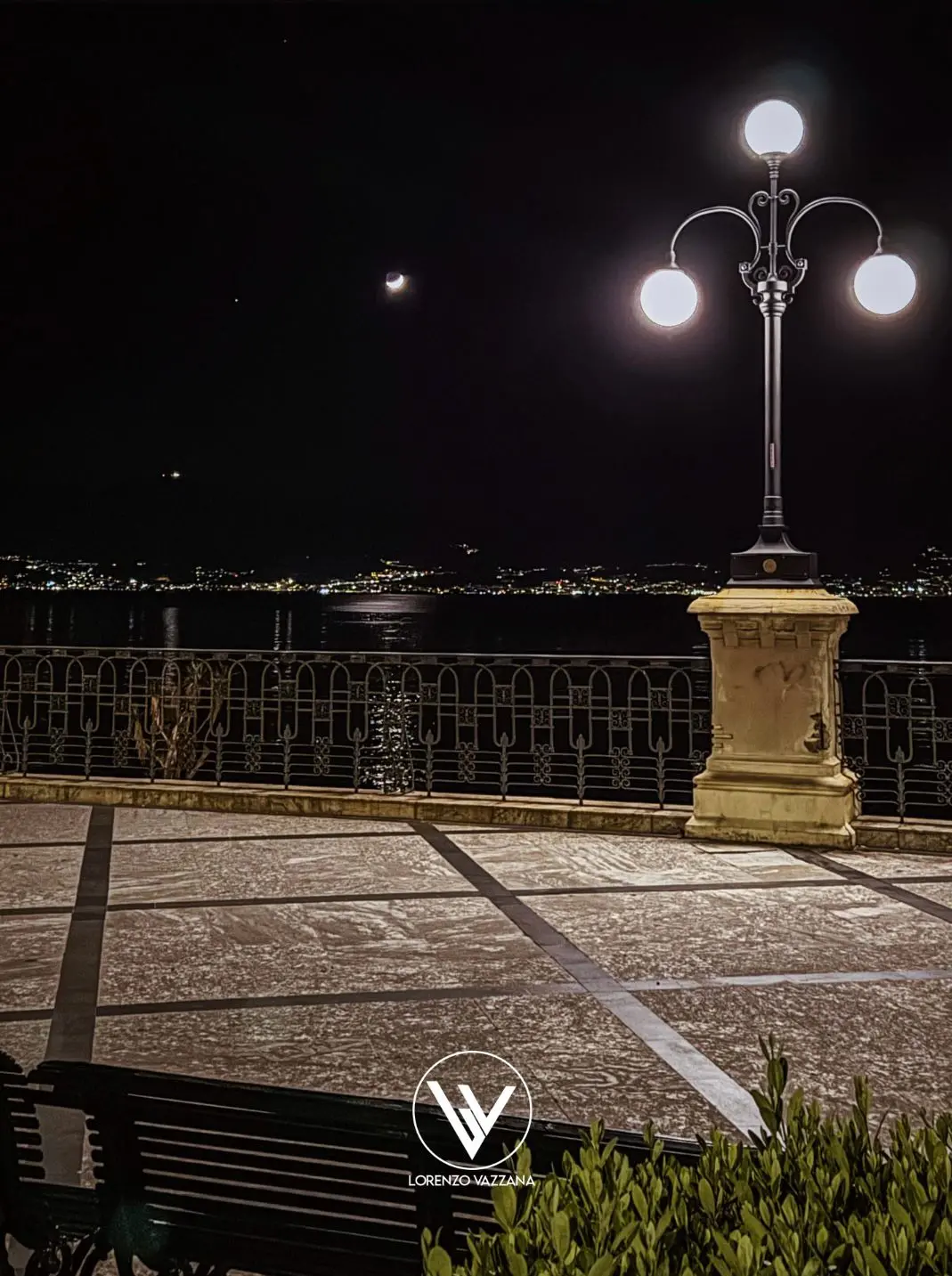 LA FOTO DEL GIORNO | La notte si accende piano