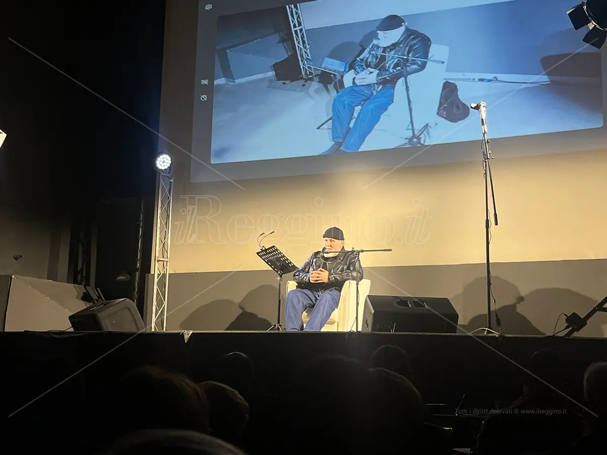 Reggio, \"Oltre i confini\" con Moni Ovadia: Carta Bianca Palestina invoca uno stato binazionale e laico per fermare il genocidio - VIDEO