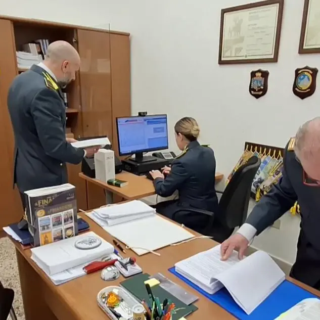 Reggio, Guardia di Finanza: scoperta ingente truffa ai danni dell'INPS, sequestrati 350mila euro