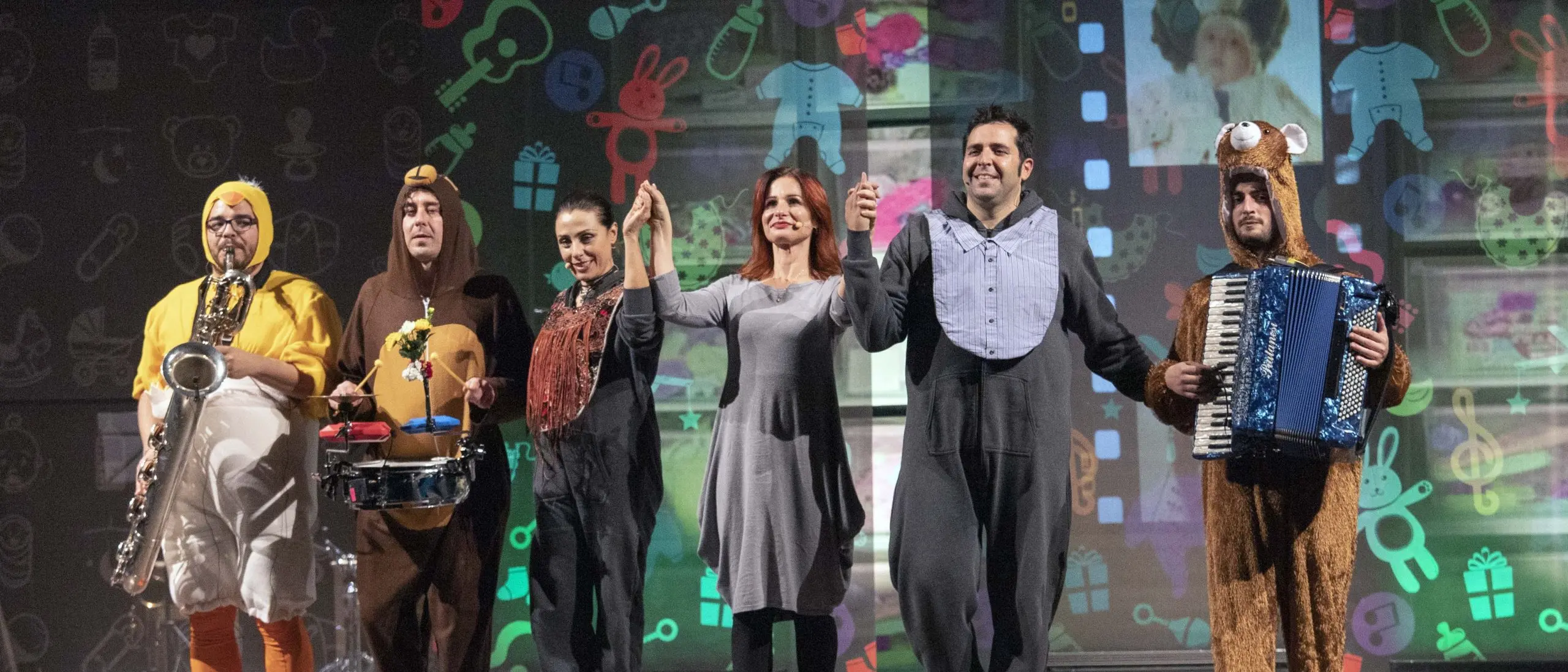 Emozioni, risate e tanti applausi a teatro per \"Mammamiabella\"