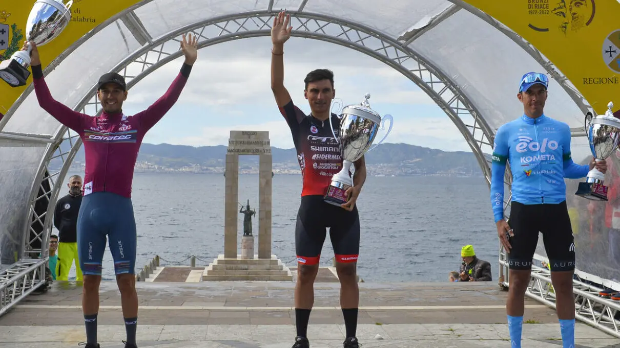 Giro Ciclistico Citt\\u00E0 Metropolitana di Reggio Calabria 2023 - 66th Edition - Riace Marina - Reggio Calabria - 162,4 km - 16/04/2023 - Jhonatan Restrepo (COL - GW Shimano - Sidermec) - German Nicol\\u00E1s Tivani (ARG - Team Corratec) - Mirco Maestri (ITA - EOLO - Kometa) - photo Tommaso Pelagalli/SprintCyclingAgency\\u00A92023 , SprintCyclingAgency\\u00A92023