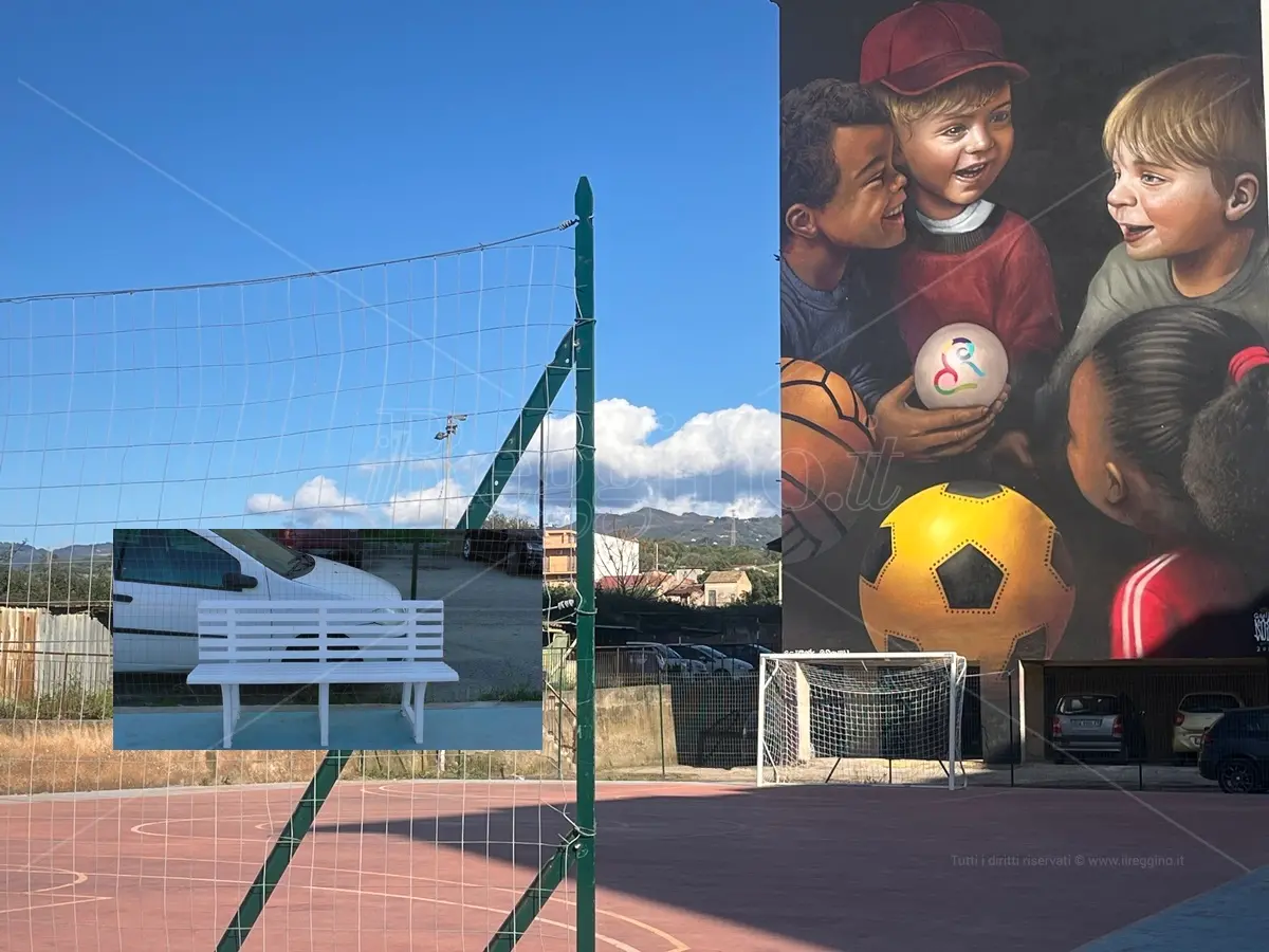 Arghillà, la rivoluzione dei piccoli gesti e la panchina “restituita” al campetto di Modenelle - VIDEO