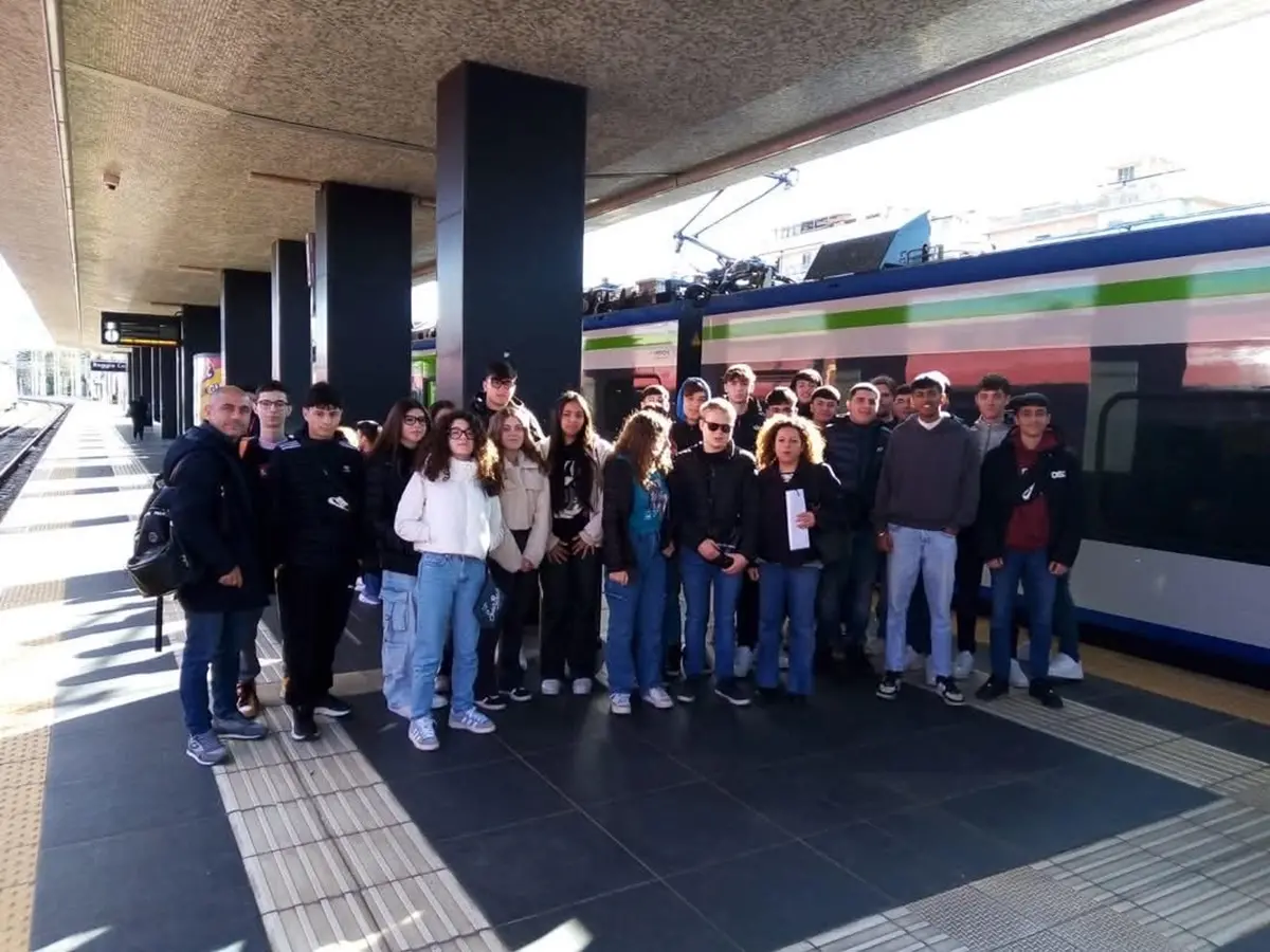 Gli studenti dell’Euclide in visita con Trenitalia: un viaggio tra storia, mobilità sostenibile e orientamento al lavoro