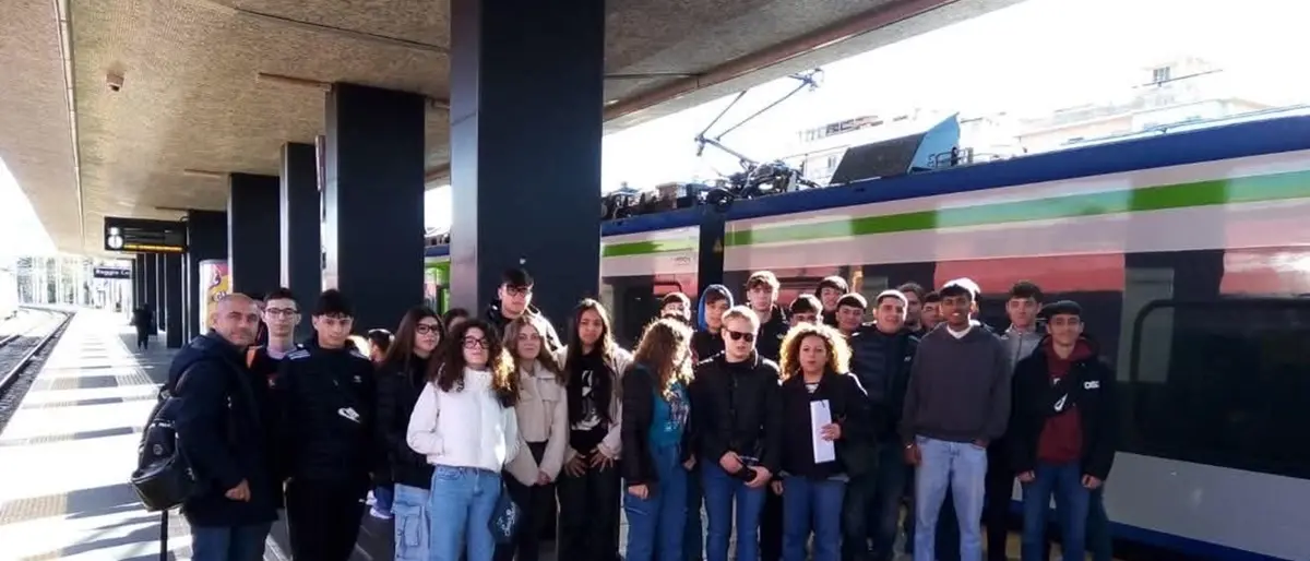 Gli studenti dell’Euclide in visita con Trenitalia: un viaggio tra storia, mobilità sostenibile e orientamento al lavoro