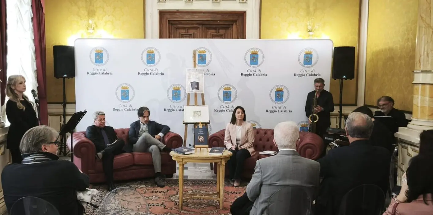 Quando l’amore prende forma: il viaggio poetico di Demetrio Mannino tra parole, arte e musica