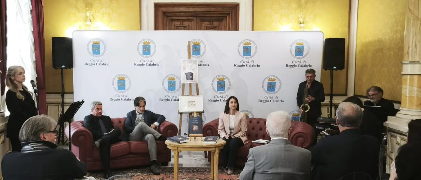 Quando l’amore prende forma: il viaggio poetico di Demetrio Mannino tra parole, arte e musica