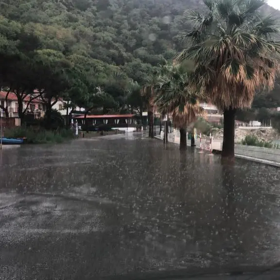Scilla, fra vecchi slogan e illusioni. E il nuovo lungomare annega