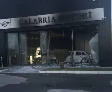 Incendio alla concessionaria Calabria Motori, continuano le attestazioni di solidarietà