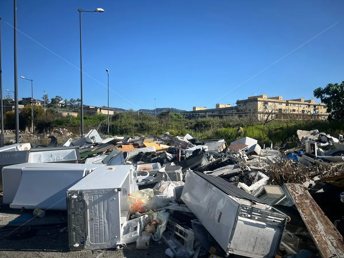 Arghillà, il decoro fa capolino ma il degrado rimane - FOTO e VIDEO