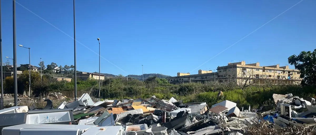 Arghillà, il decoro fa capolino ma il degrado rimane - FOTO e VIDEO