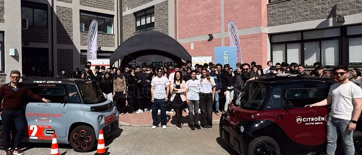 Un’intera scuola in piedi contro il bullismo: la lezione dei ragazzi del Volta nello speciale LaC Eventi - VIDEO