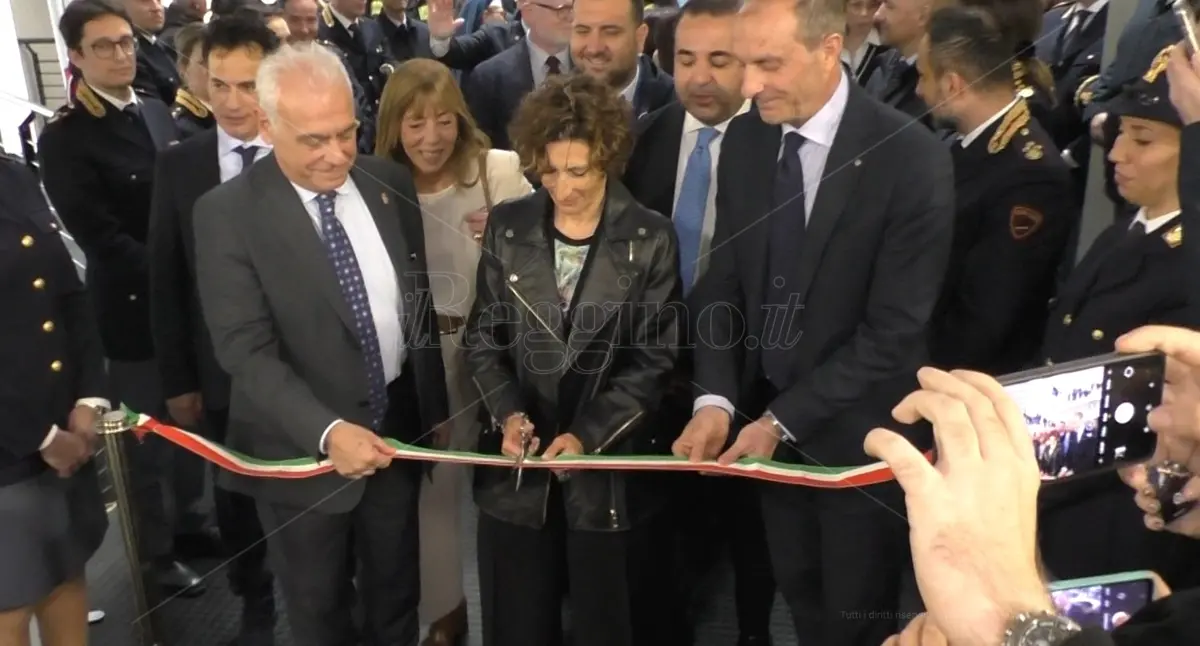 Reggio, memoria e denuncia ne “I colori oltre le mafie” del pittore siciliano Gaetano Porcasi - FOTO e VIDEO