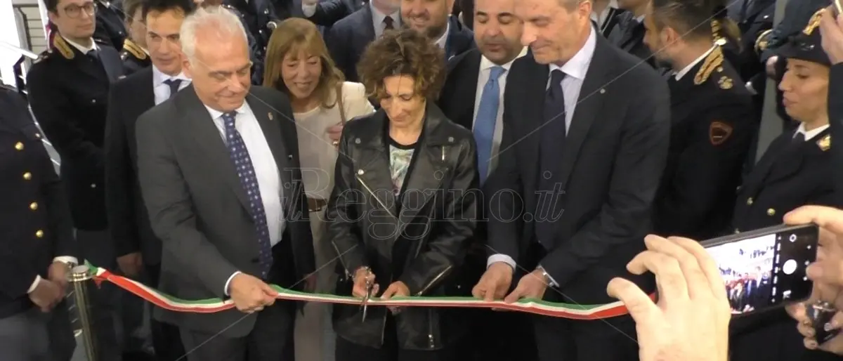 Reggio, memoria e denuncia ne “I colori oltre le mafie” del pittore siciliano Gaetano Porcasi - FOTO e VIDEO