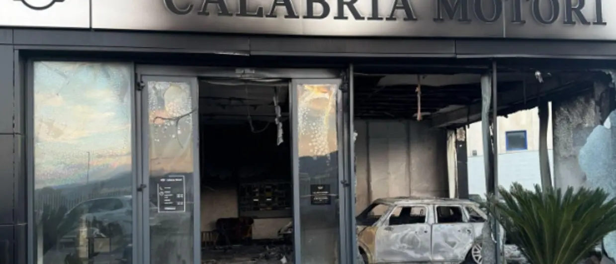 Attentato a Calabria Motori, la Free Bikers Calabria esprime solidarietà: «Siamo al vostro fianco»