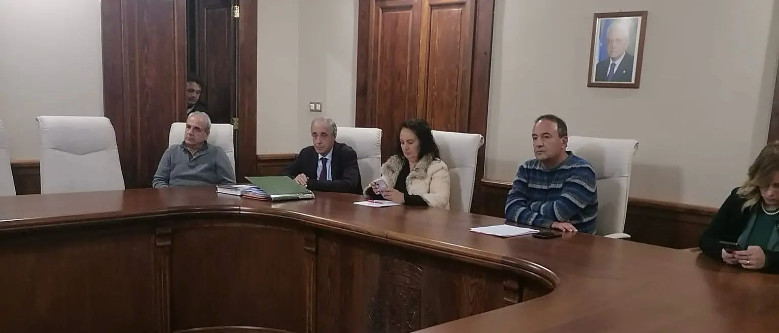 Riace, il consiglio comunale rinnova la fiducia a Lucano