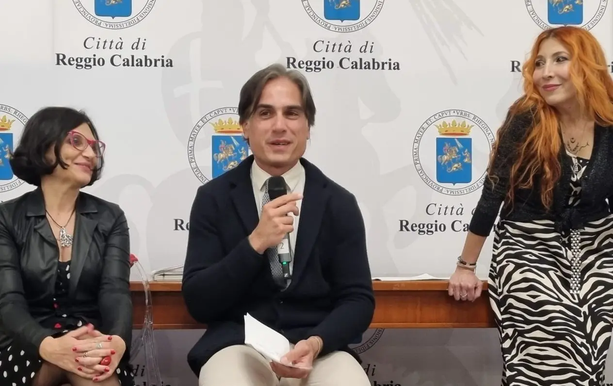 Reggio, a Palazzo San Giorgio presentato il libro “Col buio me la vedo io” di Anna Mallamo