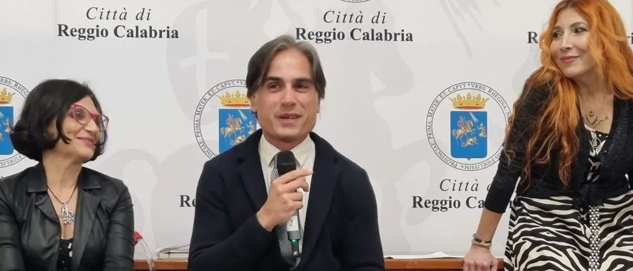 Reggio, a Palazzo San Giorgio presentato il libro “Col buio me la vedo io” di Anna Mallamo