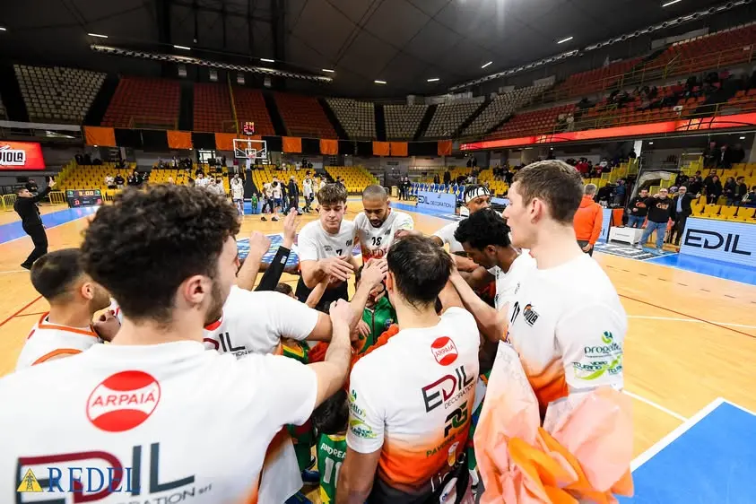 La Viola torna in campo al Palacalafiore: serve una vittoria per blindare i playoff e cancellare lo scivolone di Bari