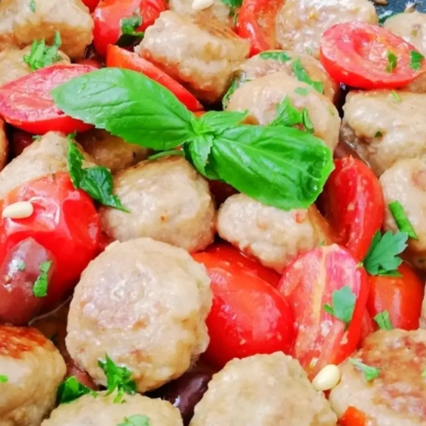 LA RICETTA DEL GIORNO | Polpette alla mediterranea: un'esplosione di sapori