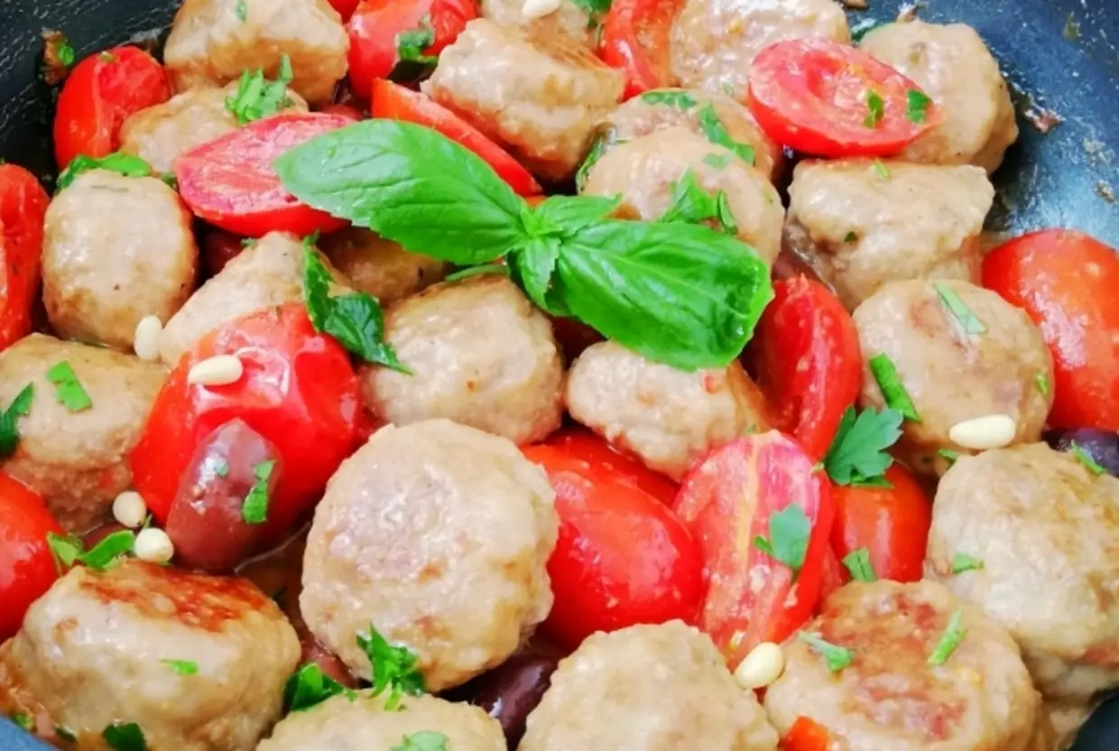 LA RICETTA DEL GIORNO | Polpette alla mediterranea: un'esplosione di sapori