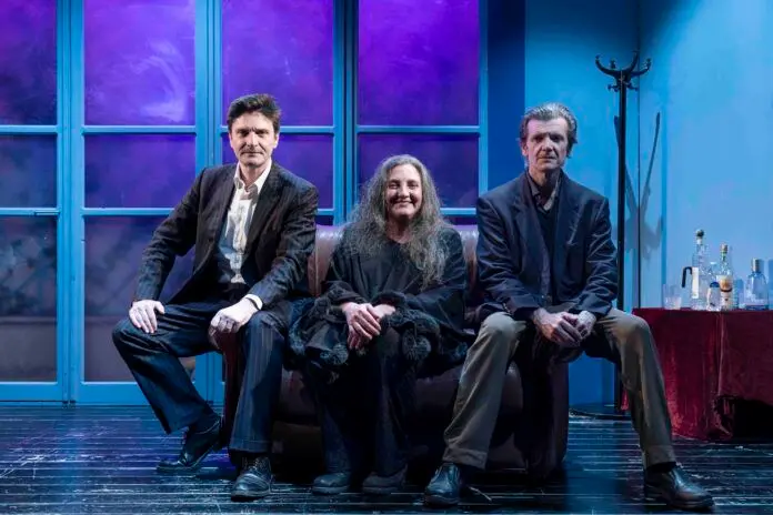 Locri, il 12 aprile in scena “L’Onorevole, il Poeta e la Signora”