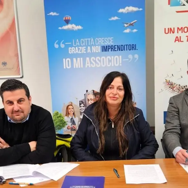 Reggio, lavoro stagionale: firmato l'accordo tra Confcommercio e le organizzazioni sindacali