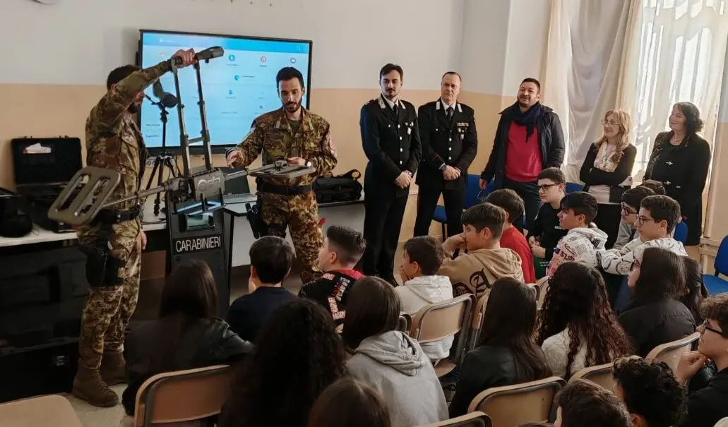Molochio, “Cultura della legalità”: incontro tra gli studenti e l'Arma dei Carabinieri