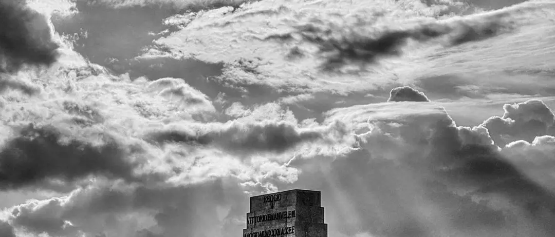 LA FOTO DEL GIORNO | Un varco nella luce