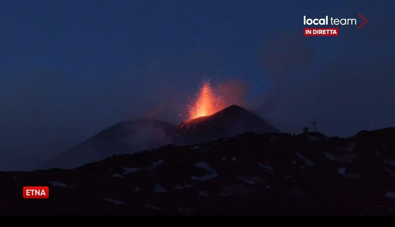 L’Etna regala ancora spettacolo, nuova eruzione in corso