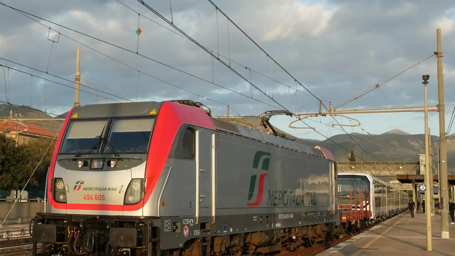 Treno Merci trasporta vagoni della metro ( Photo by Alfredo Falcone/LaPresse ) , LAPRESSE