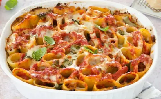 LA RICETTA DEL GIORNO | Paccheri ripieni: un'esplosione di gusto per la domenica in famiglia