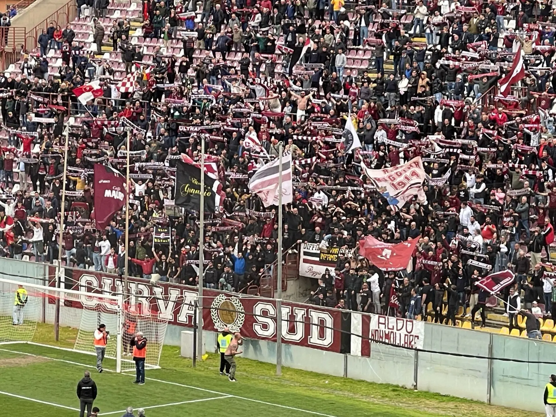 Reggina, un finale a porte chiuse che sa di punizione: ma la città merita di esserci