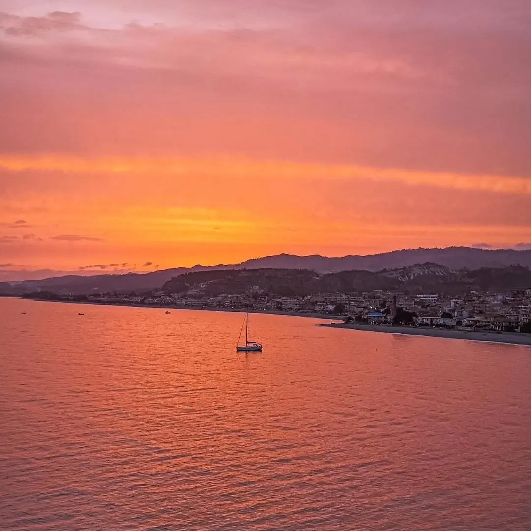 LA FOTO DEL GIORNO | Il rosso non ammette compromessi