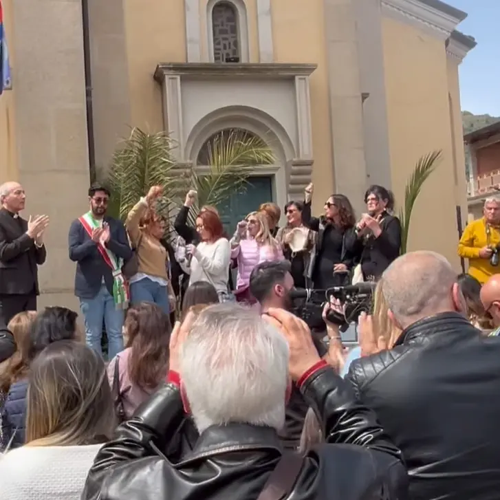 Seminara s'interroga sulla sua risposta alla violenza del branco, divisa tra chi vede il bicchiere mezzo pieno e chi l'indifferenza