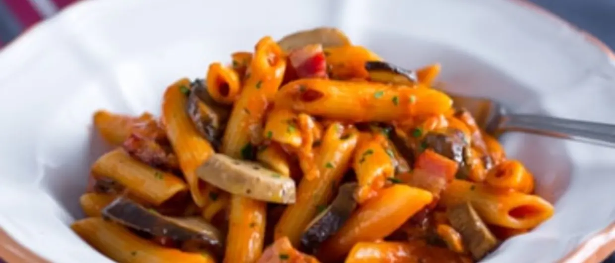 LA RICETTA DEL GIORNO | Pennette alla boscaiola: un primo piatto ricco e gustoso