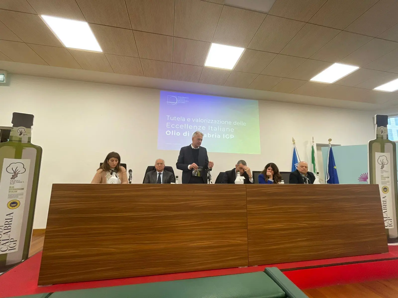 Il Consorzio Olio di Calabria Igp presenta etichetta identificativa alla Cittadella regionale