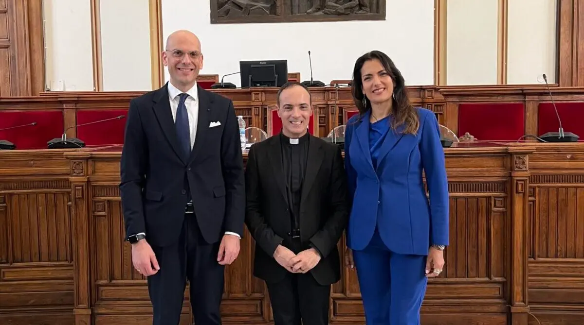 Reggio, a Palazzo San Giorgio presentato il libro di Don Francesco Cristofaro