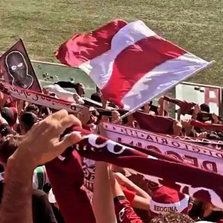 L’amaranto invade Locri: ma è tutto della Reggina
