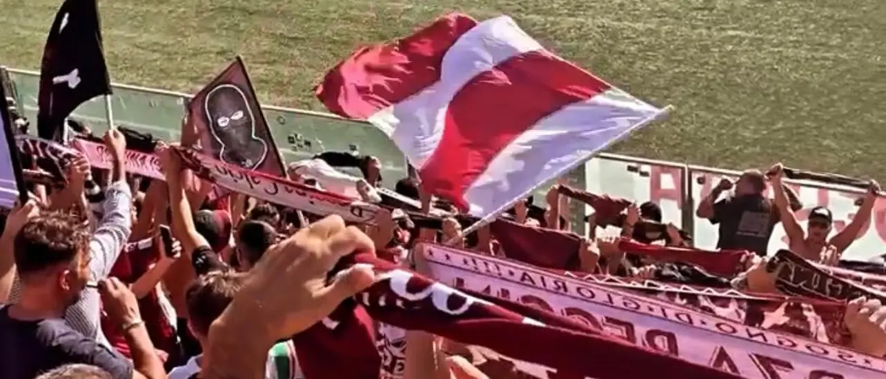 L’amaranto invade Locri: ma è tutto della Reggina