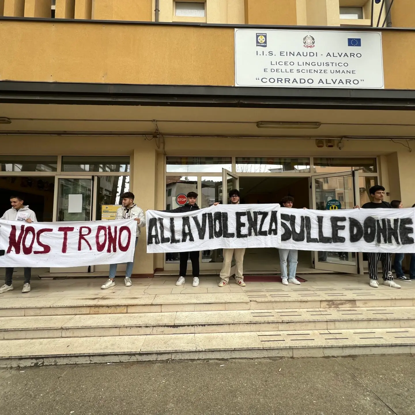 L’“Einaudi-Alvaro” di Palmi in corteo contro la violenza sulle donne