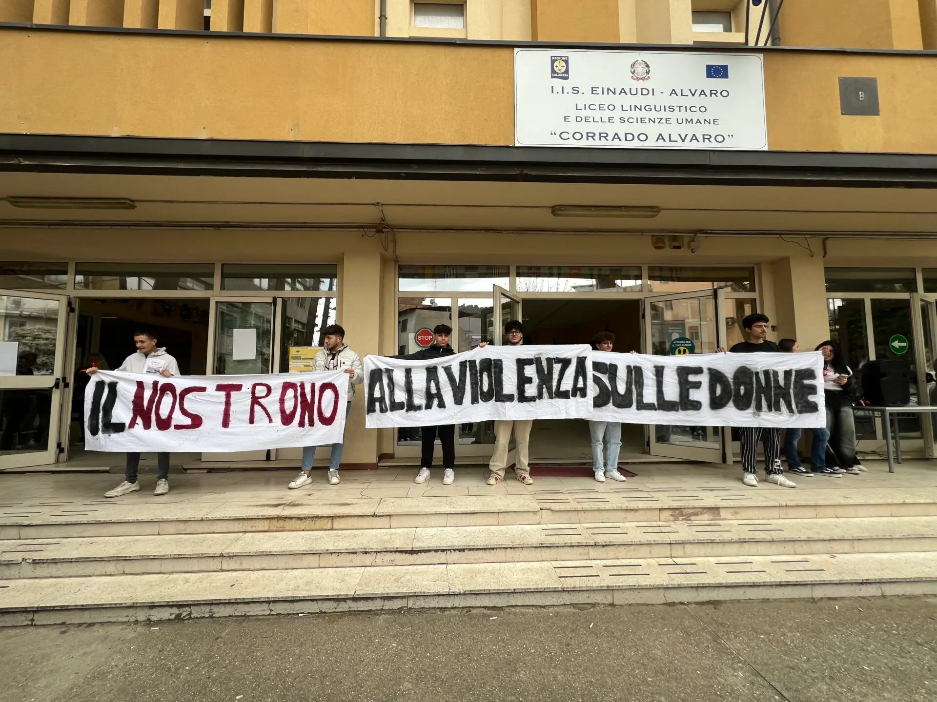 L’“Einaudi-Alvaro” di Palmi in corteo contro la violenza sulle donne