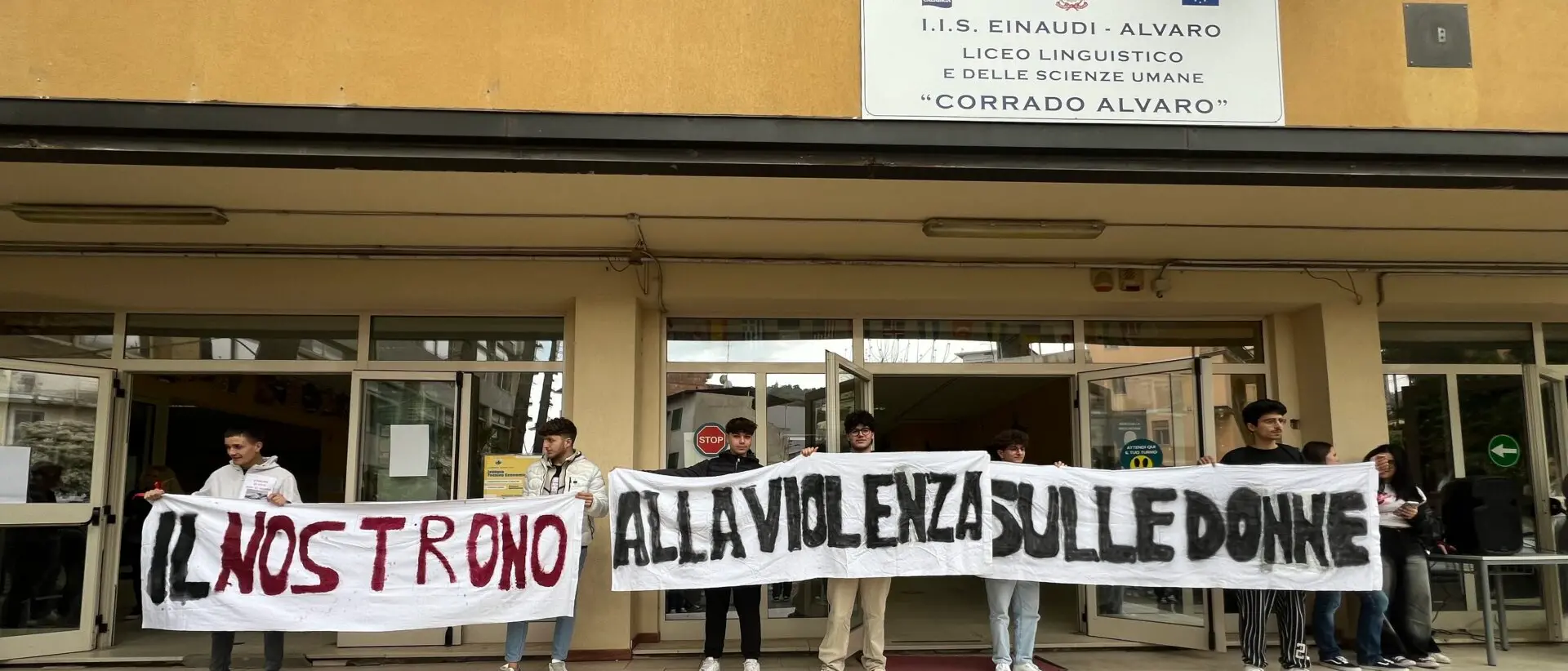 L’“Einaudi-Alvaro” di Palmi in corteo contro la violenza sulle donne