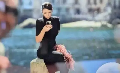 A Scilla si accende l’avventura: partite le riprese di “The Unknown” con Elettra Lamborghini