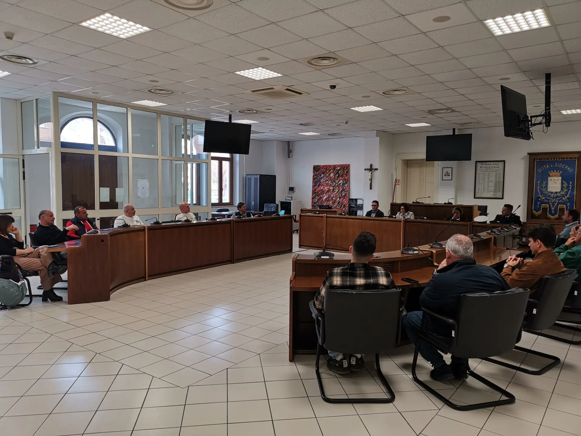 In vista dell'estate, Siderno convoca gli operatori balneari: confronto su proroghe, sicurezza e rispetto del litorale