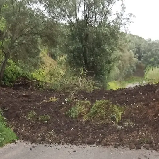 Frana tra San Procopio e Castellace: strada interrotta, bloccati gli spostamenti