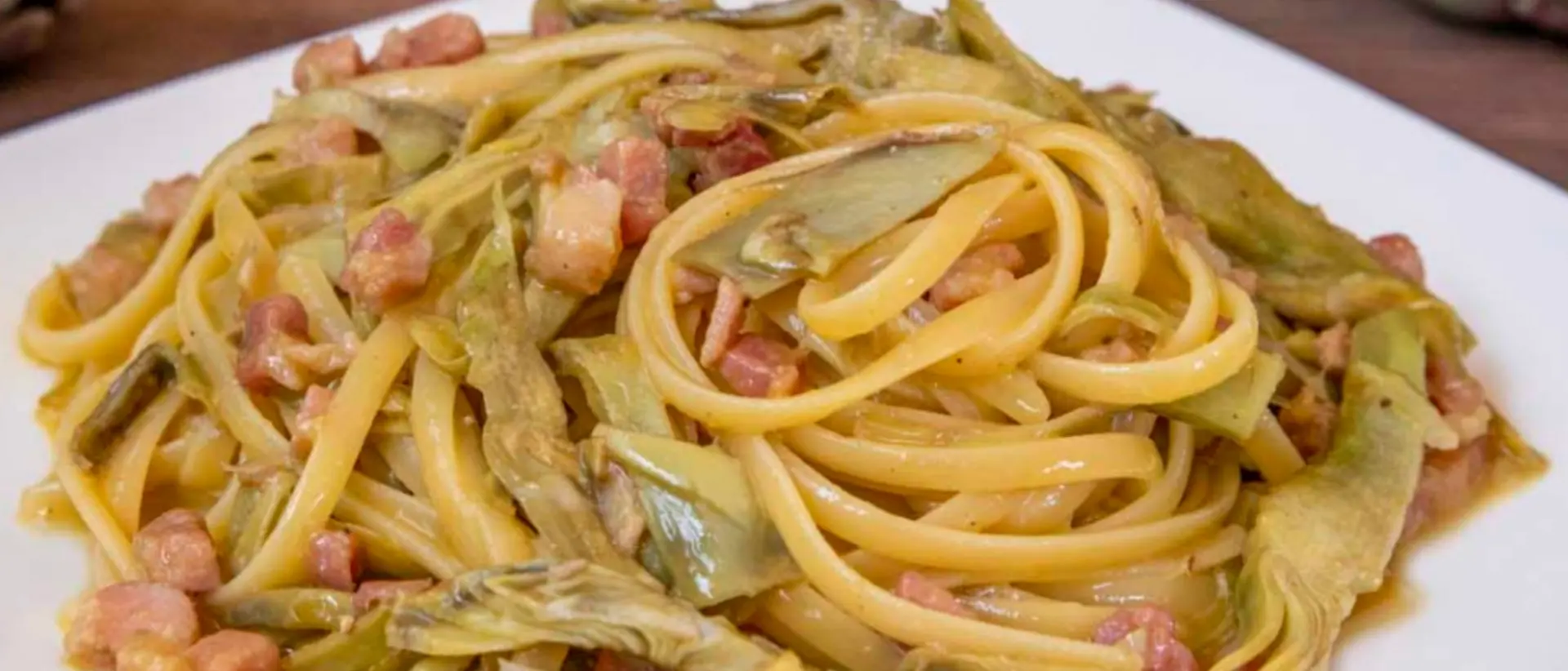 LA RICETTA DEL GIORNO | Carbonara di carciofi, la tradizione incontra la stagionalità