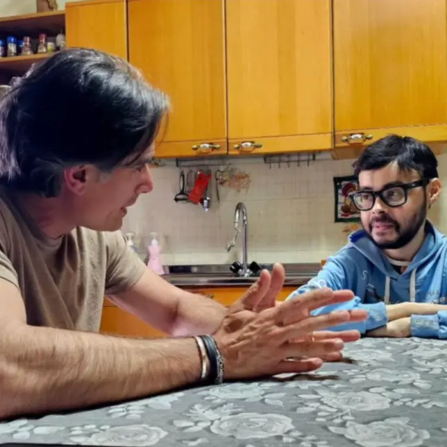 Falcomatà ad Arghillà accanto ad Alessandro: «Quando sei sindaco non puoi sottrarti, tutti sono figli tuoi»